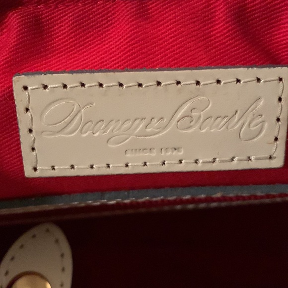 Dooney & Bourke Cream/Tan Panama Barrel Bag With Adjustable Crossbody Strap NWOT - Picture 10 of 17